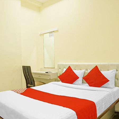 Hotel O 24K Inn Mundhva 外观 照片