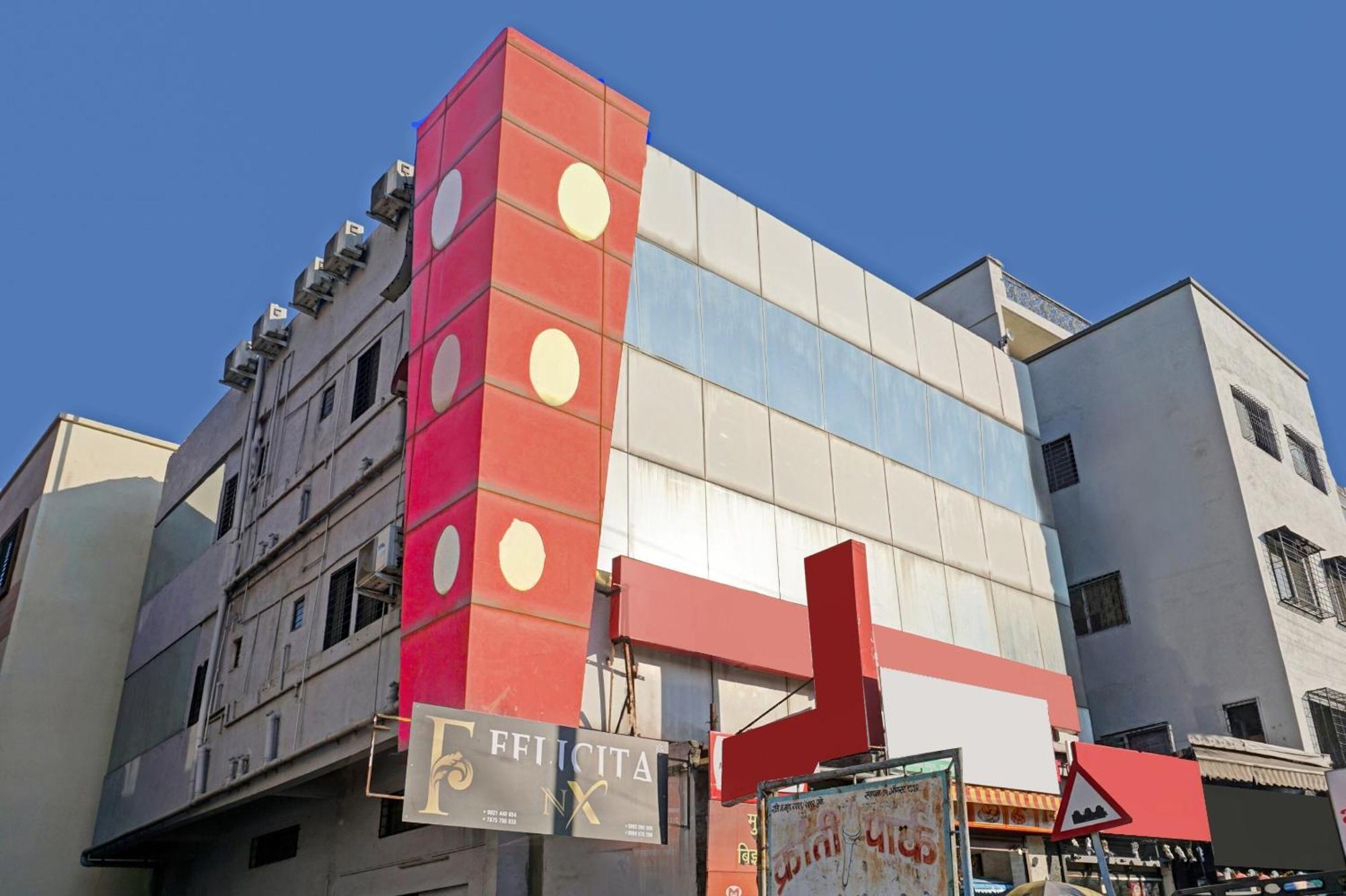 Hotel O 24K Inn Mundhva 外观 照片