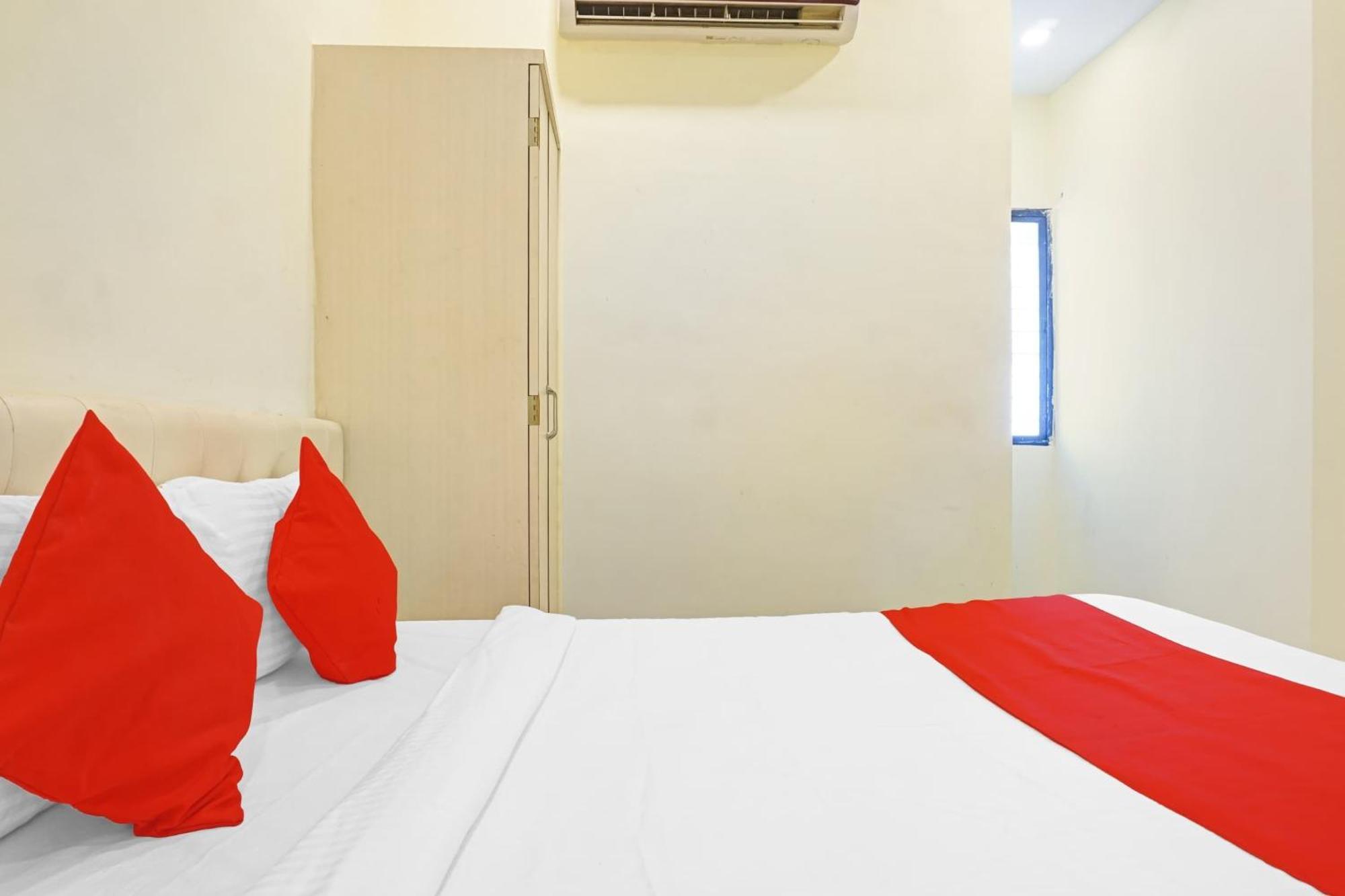 Hotel O 24K Inn Mundhva 外观 照片